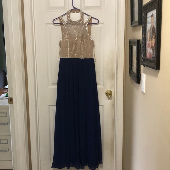 Prom dress - Picture 1 of 3